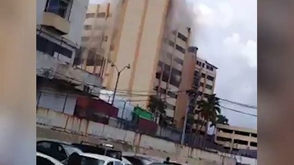 El Salvador man jumps from top floor of burning block