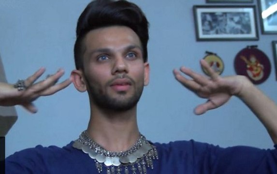 Hindistan'da Erkek Göbek Dansçısı Tabulara Direniyor