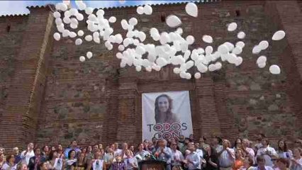 Globos blancos en Monesterio para pedir la vuelta de Manuela Chavero