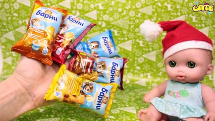 Dans le jeunes filles pour Poupée pupsiki déballer megasoska Kinder Surprise jeu vidéos fille mère