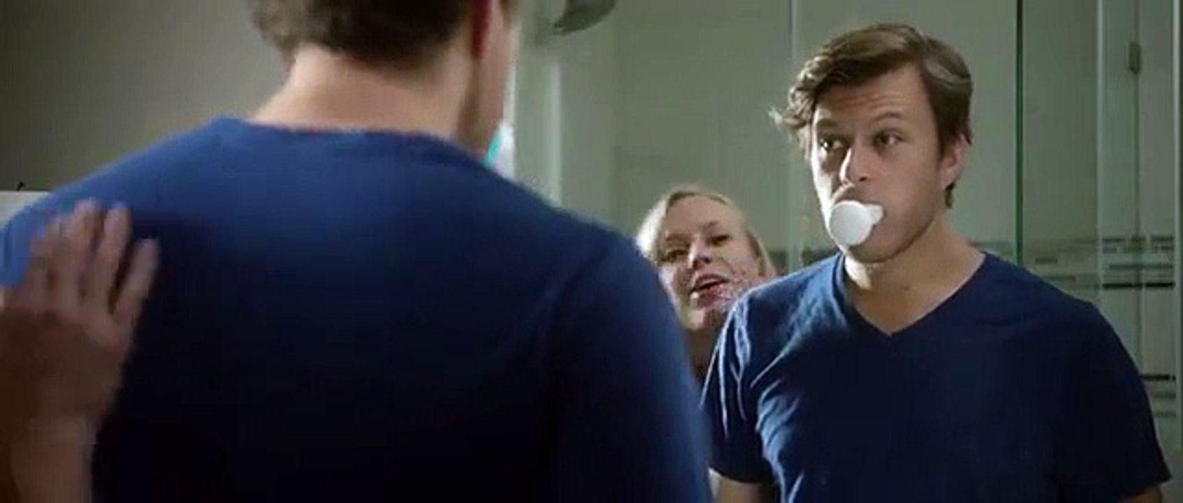 Cette brosse à dent automatique brosse vos dent en 10 sec..... Amabrush