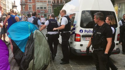 Évacuation place d'armes à Namur: colère des manifestants