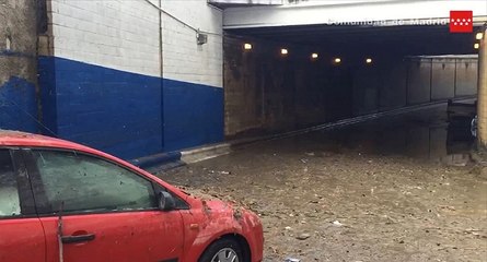 Muere un hombre tras quedar atrapado en un paso inferior