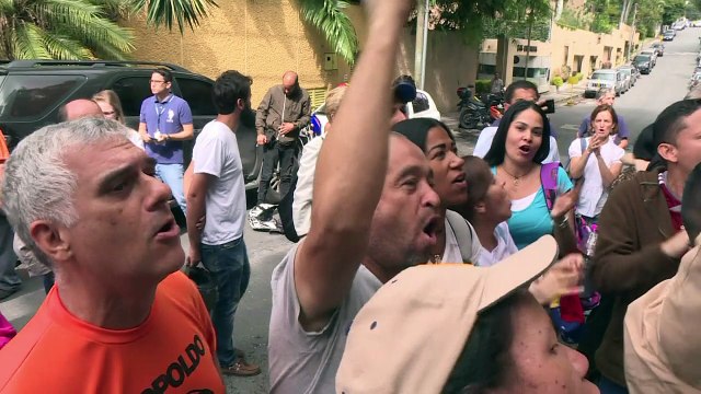 Opositor venezolano López deja prisión por arresto domiciliario