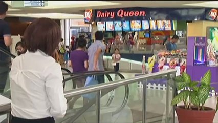 FlordeLiza : la scène de l'escalator