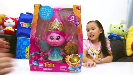 魔髮精靈玩具 Trolls Poppy加冕典禮遊戲組 互動公仔 音樂玩具 手環 娃娃玩偶 扮家家酒玩具 玩具反斗城有賣哦 玩具開箱一起玩玩具Sunny Yummy Kids TOY