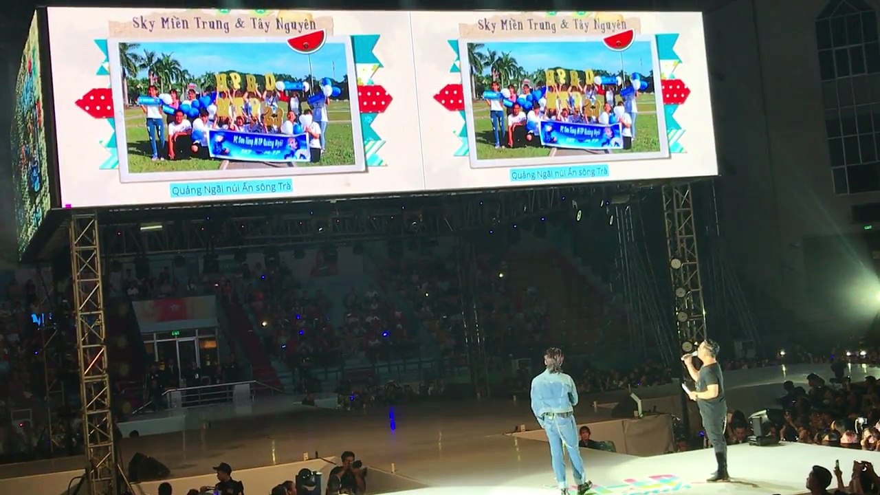 Sơn Tùng M-TP bật khóc trước món quà sinh nhật của Sky