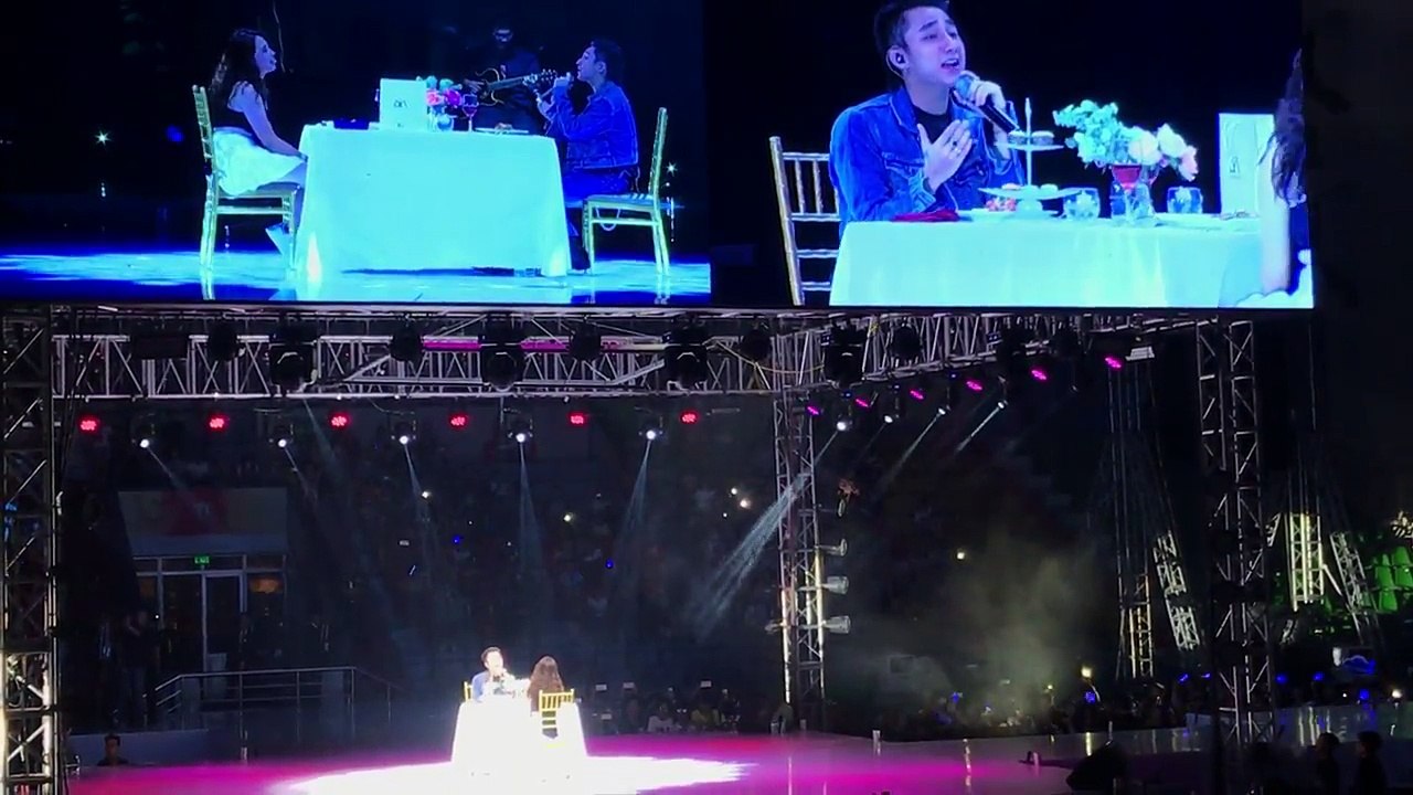 Sky may mắn nhất năm: Được Sơn Tùng đối xử như người yêu trên sân khấu