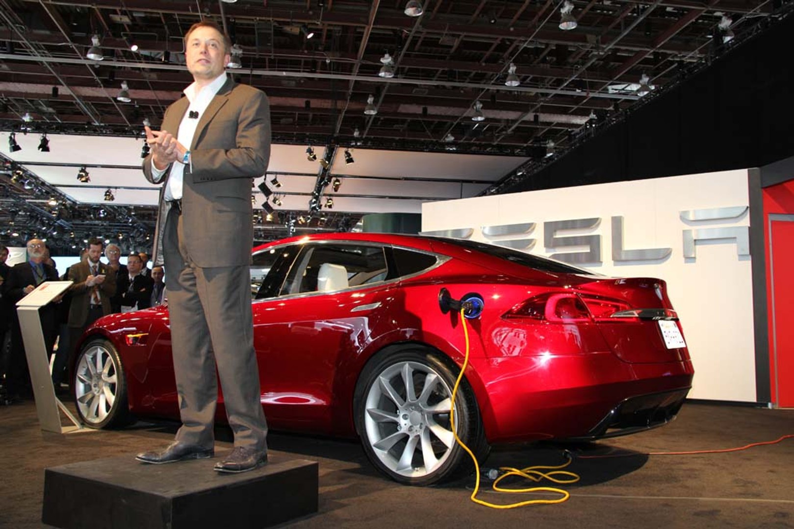 ⁣Elon Musk’s Big Gamble Tesla Set To Roll Out New $35,000 Electric Car TODAY