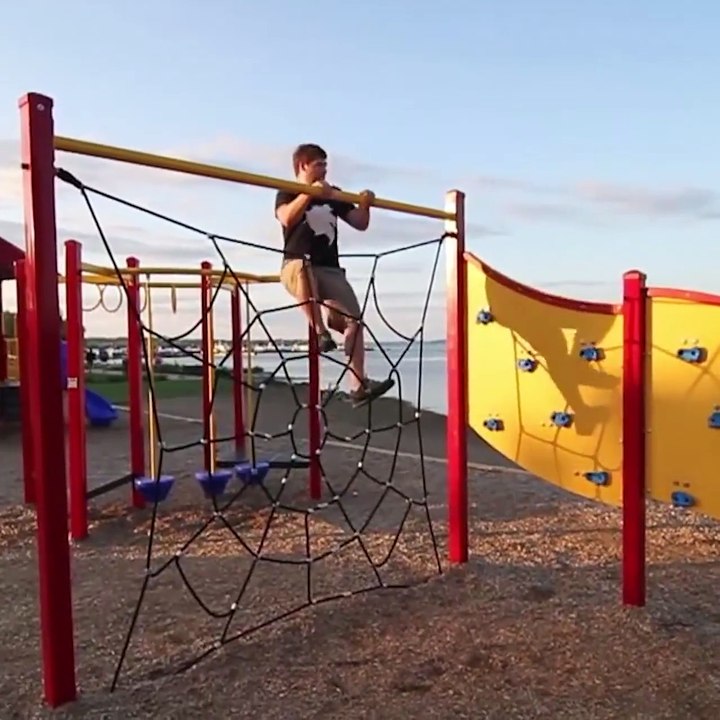 Hardcore Parkour .. Pooooor guy..