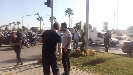 Aracına Çarptıkları Polisi Darbedip Silahını Aldıkları Iddiası - Adana