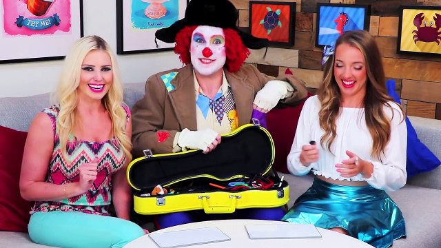 Balloon Challenge Jenn vs Margeaux with Smoochie the Clown. Totally TV , animated cartoons 2017 & 2018