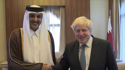 أمير قطر يستقبل وزير الخارجية البريطاني لبحث الأزمة الخليجية