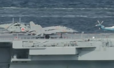 Kapal Induk Tiongkok Singgah di Hongkong