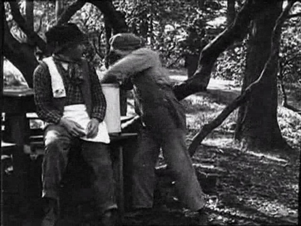 Charlie Chaplin - 1915-03-18 - В парке (In the Park)