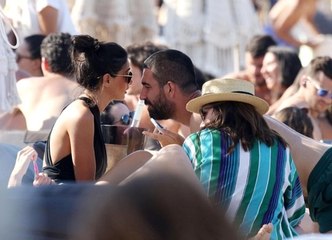 Arda Turan ve Aslıhan Doğan, Herkesin İçinde Birbirine Girdi