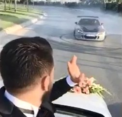 Gelin Arabasının Önünü Kesip Drift Yaptı