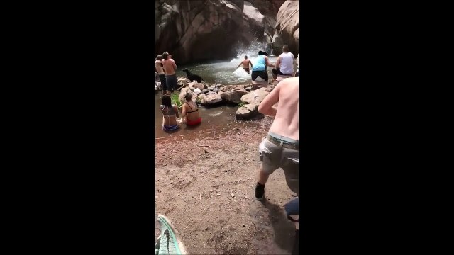 Elle rate son plongeon d'une falaise de 30m de haut... Fail douloureux