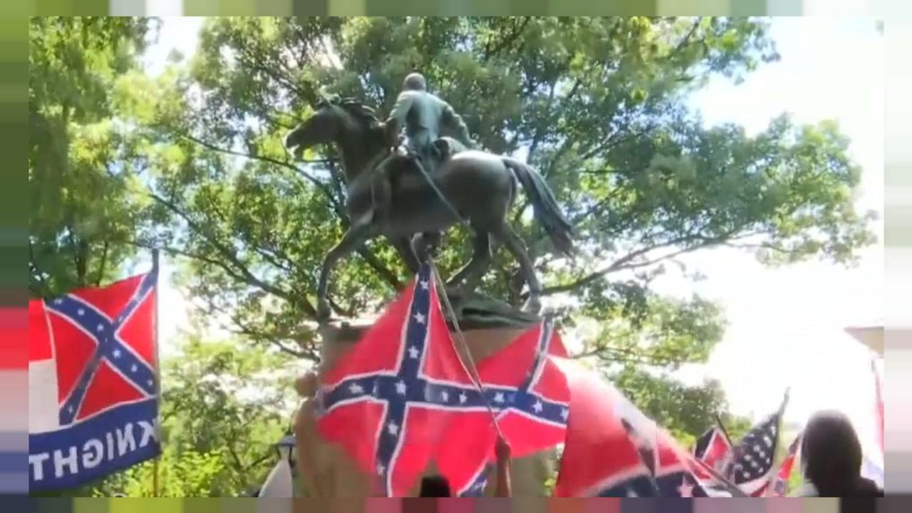 Ku-klux-klan-aufmarsch in einem park in virginia