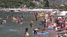 Marmaris'te Bunaltıcı Sıcaklar Plajları Renklendirdi