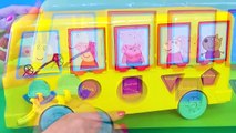 Et et porc Peppa george jouant bus de poulet poussin jaunissement jouets fraîchement peints