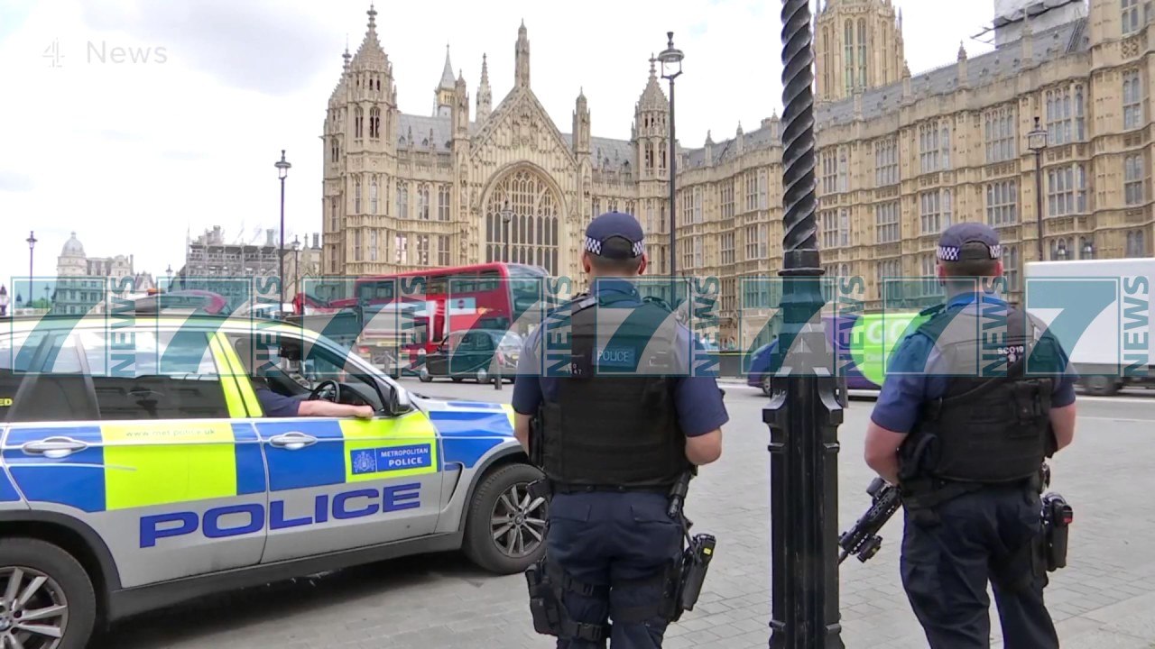 POLICIA BRITANIKE RIVENDOS SHKEMBIMIN E INFORMACIONIT - News, Lajme - Kanali 12