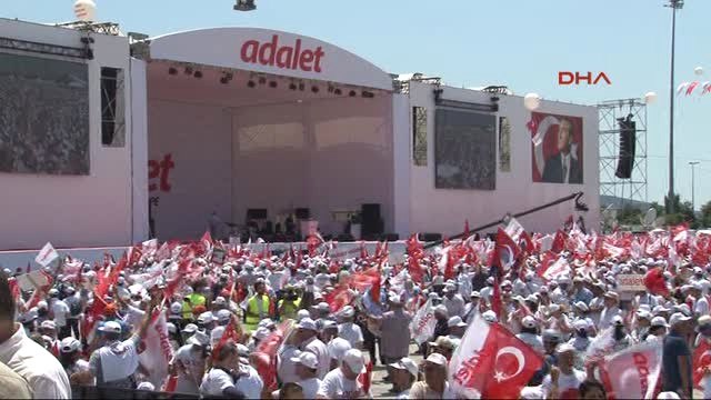 Maltepe Miting Alanına Girişler Sürüyor