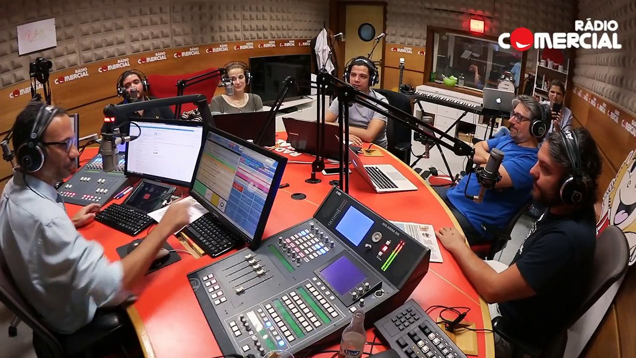 Rádio Comercial | Rebenta a Bolha - (A última antes das férias) O homem viciado nas redes sociais