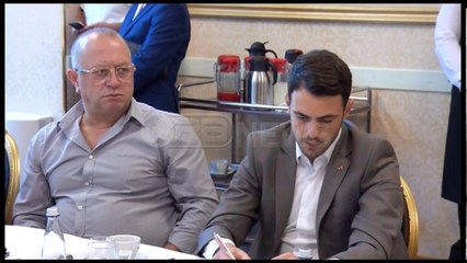 Ora News – Ahmetaj: Rrisim me 30-40% pagat e mjekëve dhe mësuesve