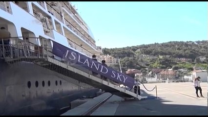 Sezoni turistik - Shëngjini pret kroçerën e parë me 600 turistë nga e gjithë bota