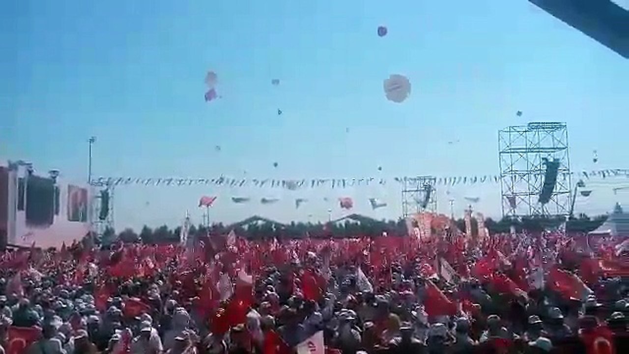 Adalet Mitingi Onur Akın'ın konseriyle başladı: Bekle bizi İstanbul!