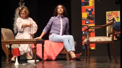 “Komedi në Erresirë” ju pret sërish në teatrin “Kujtim Spahivogli”