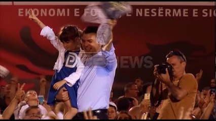 Ora News – Helmimi në miting, mostrat e veshjeve dhe provave në Gjermani