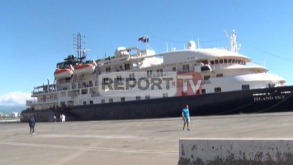 Report TV - Ankorohet për herë të parë në Shëngjin kroçera me 600 turistë