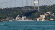 ABD Savaş Gemisi Istanbul Boğazı'ndan Geçti