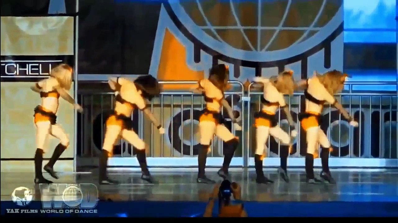 Symboles sataniques Illuminati dans la musique et le cinéma 3-18 (Katy Perry, Miley Cyrus & Mysa)