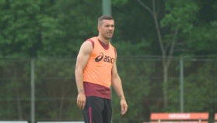 Podolski's first training session with Vissel Kobe