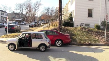 Reviews car - Comparison Test- Original Mini vs. Original Hummer