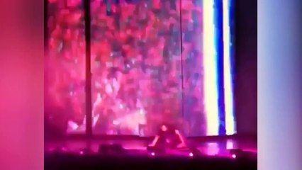 Fan hốt hoảng khi G.Dragon ngã xuống hố trong khi trình diễn