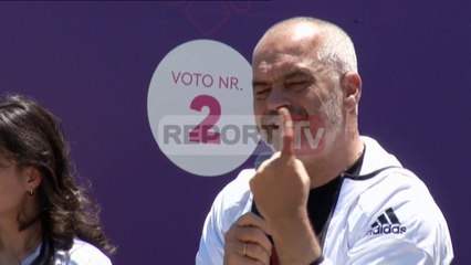 Download Video: Report TV - Rama ironizon: Me kaq Frroka bëjani targën Lezhës “LE FRR”