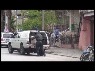 Operacioni - Tritoli në lokal dhe automjet, arrestohen eksploziv vënësit në Elbasan