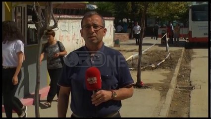 Ora News - Riparohen tubacionet në Fier, shqetësimi u ngrit në Ora News