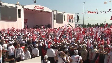 Adalet Mitingi'ne Katılan Sanatçılar Hep Bir Ağızdan Şarkı Söyledi