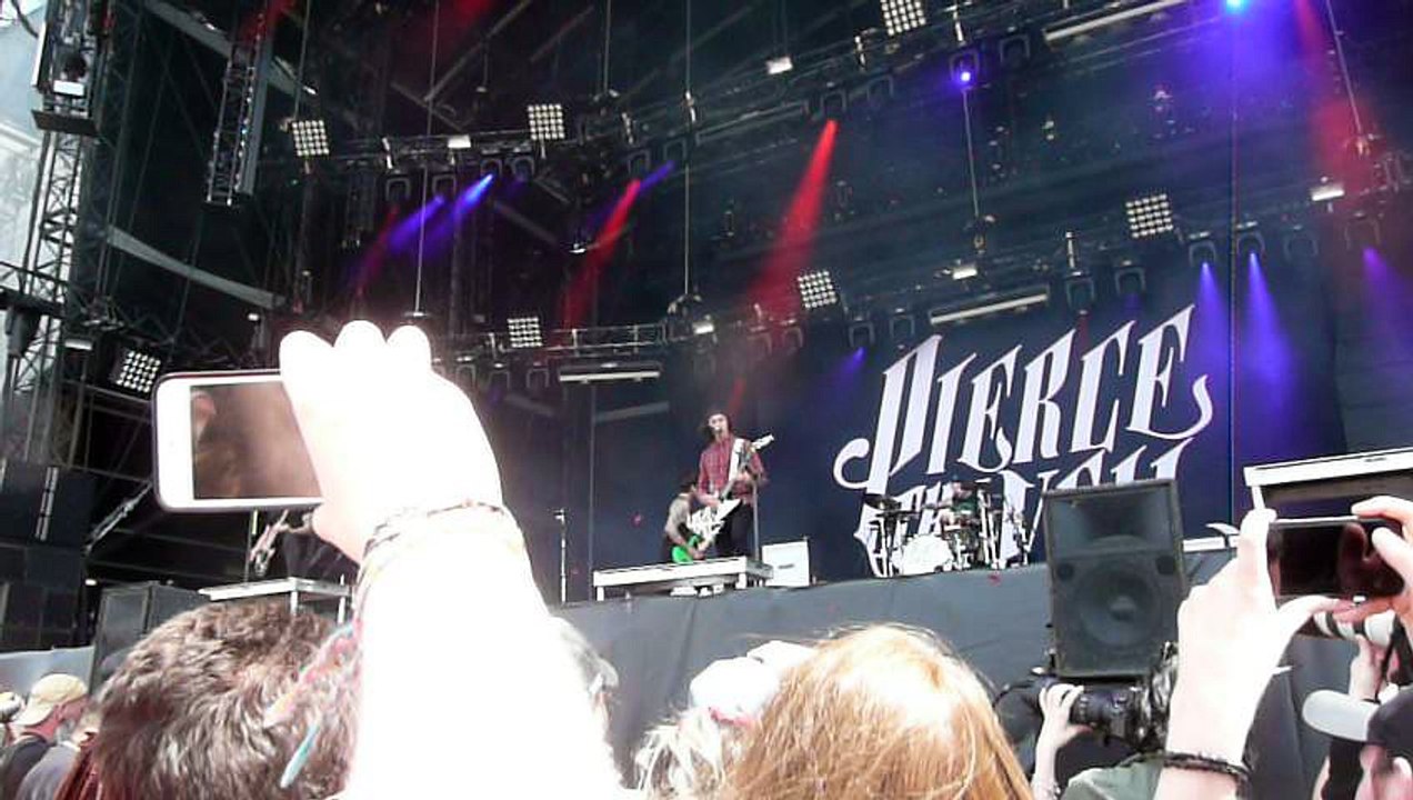 Pierce The Veil 1 - Download Festival Paris 2017