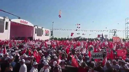 Adalet Mitinginde Yurttaşlar Zülfü Livaneli İle Coşuyor