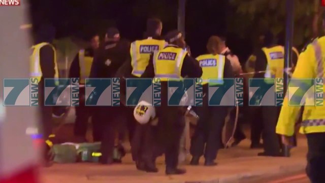 TERROR NE LONDER, KALIMTARET SHTYPEN ME MAKINE DHE THEREN ME THIKA - News, Lajme - Kanali 7