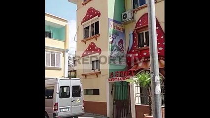 Kamerat e filmojnë duke rrahur 2 fëmijë, pranga edukatores, kposhti ku ndodhi ngjarja