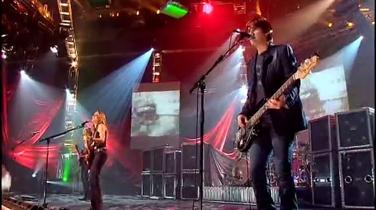 Sheryl Crow perform All I Wanna Do Is Have Some Fun