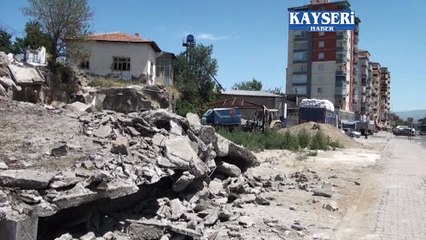 KOCASİNAN KÖHNE YAPILAR BİRER BİRER YIKILIYOR