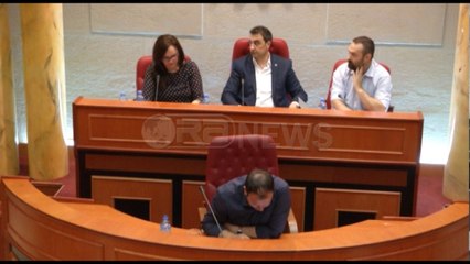Ora News - Këshilli Bashkiak, PS-PD unifikojnë votat për 8 projektvendime